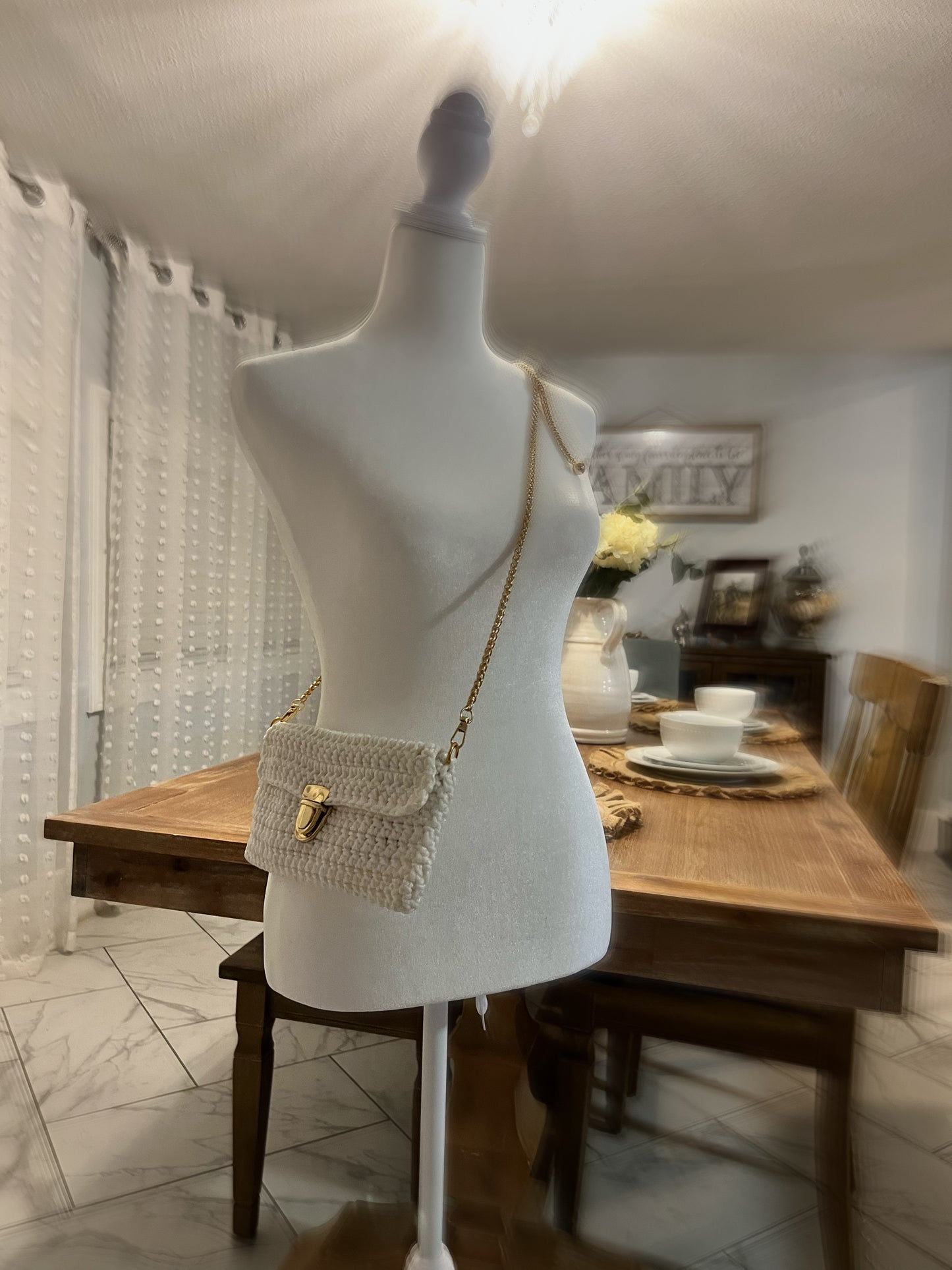 The Alva classic flap bag(white)